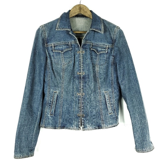 Elie Tahari Jackets & Blazers - Elie Tahari Jean Jacket Denim Vintage Artsy Clasp
